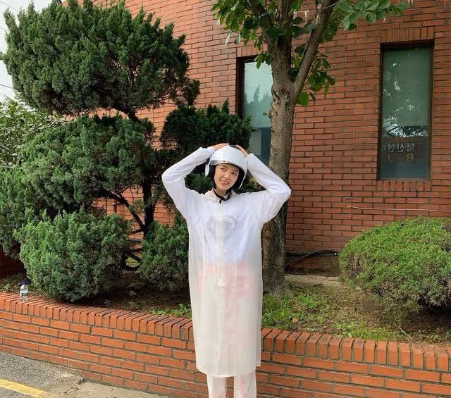 嚴賢璟公開婚紗照,慶祝新劇大圓滿結束,35歲卻仍似20齣頭少女