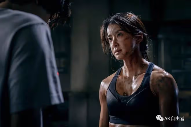 體力比男生好 個性直爽坦蕩蕩的曾是職業拳擊手的韓國演員李施昤