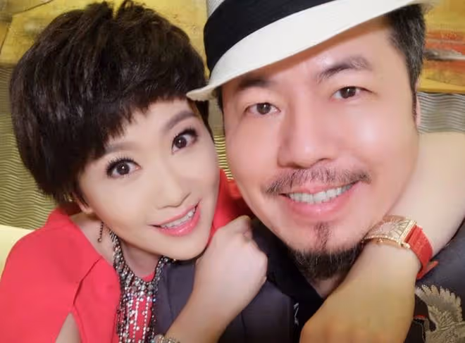 黃國倫夫婦上海封控生活,房內堆滿商品,稱不缺物資但缺生活空間
