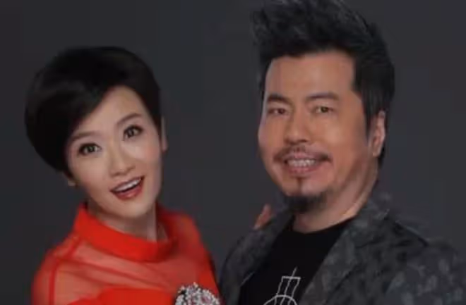 黃國倫夫婦上海封控生活,房內堆滿商品,稱不缺物資但缺生活空間