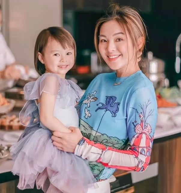 恭喜!37歲TVB知名女星宣布二胎產子,不到一小時就順利完成分娩