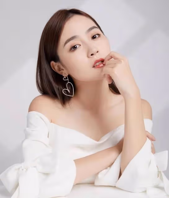 香港知名女星大病後宣告復出!簽下終身合約,嫁富商已成兩孩之母