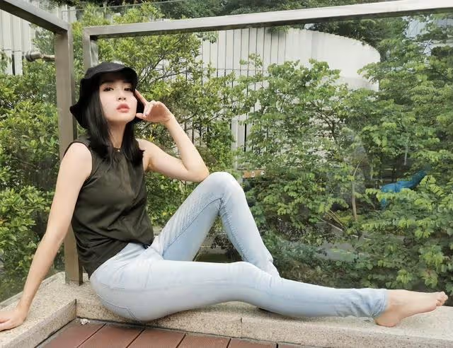 香港知名女星大病後宣告復出!簽下終身合約,嫁富商已成兩孩之母