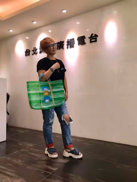 失婚訴訟11年!李明依大方「包下吃住機票」只想換自由 多年後「帶18歲帥兒探前夫」還多了新弟妹