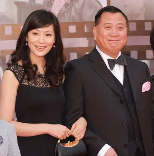 近況惹人憂!65歲資深男演員「疾病纏身」仍堅持商演 晚年拚命掙錢「小16歲嬌妻」不離不棄