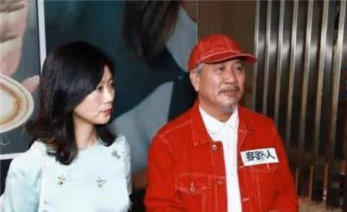 近況惹人憂!65歲資深男演員「疾病纏身」仍堅持商演 晚年拚命掙錢「小16歲嬌妻」不離不棄