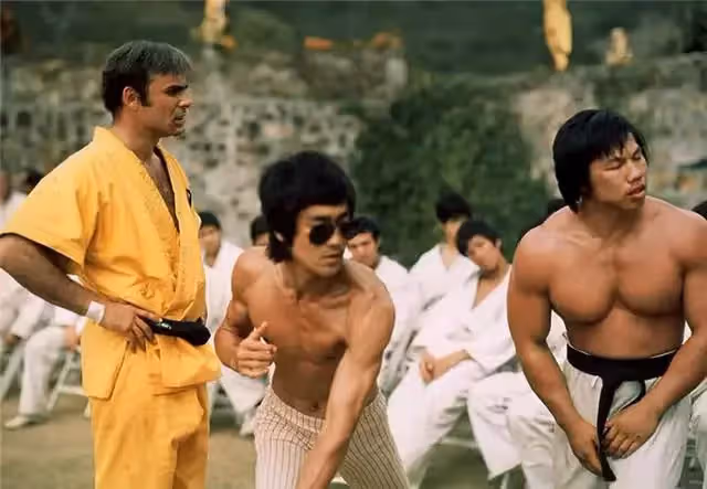 《龍爭虎鬥》13位高手:洪金寶成龍跑龍套,還有一位女版李小龍