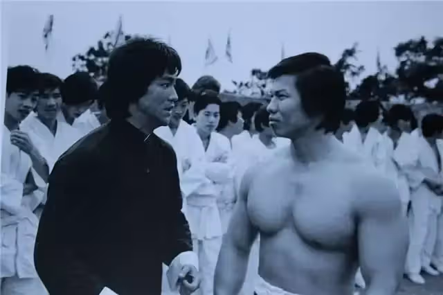 《龍爭虎鬥》13位高手:洪金寶成龍跑龍套,還有一位女版李小龍