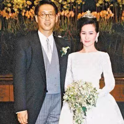 「偏偏喜歡你」何超瓊與陳百強天人永隔,35年後她的一對耳環引矚目:這份愛到底有多深?