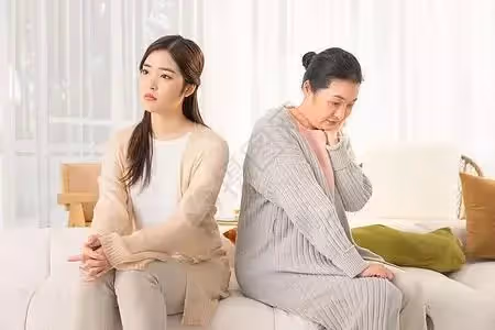 60歲婆婆寫給兒媳的一封信，「我回老家了，你自己帶孩子吧」