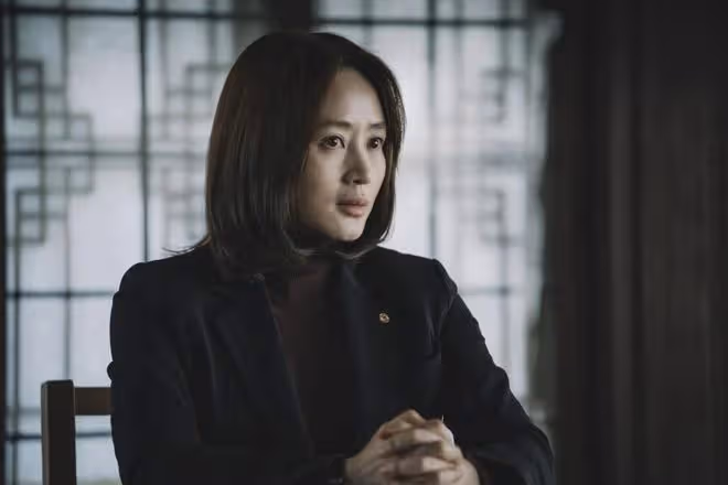她是著名影后,為母還巨額債務,至今存款為零租房住