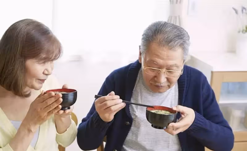 75歲老人晚年感悟:我請過保姆去過安養院,最終才明白,什麼才是晚年最好的歸宿!