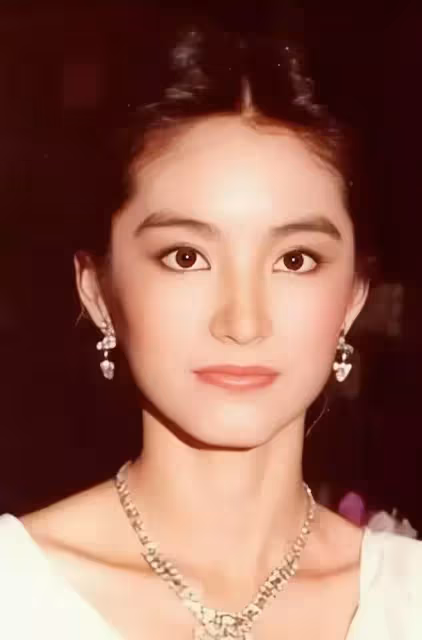 林青霞:17歲走紅,40歲成大美人,我卻看到了她骨子裡的自卑
