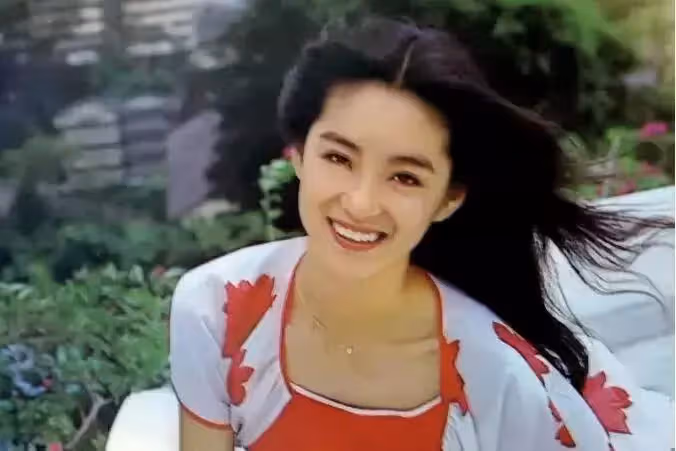 林青霞:17歲走紅,40歲成大美人,我卻看到了她骨子裡的自卑