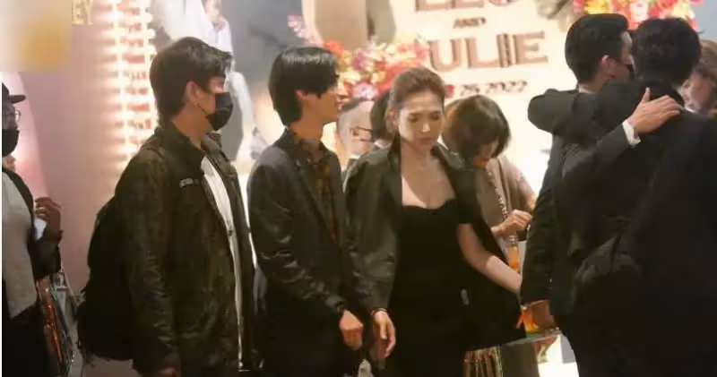 邱澤許瑋甯十指緊扣現身,女方手戴近百萬大鉆戒,婚後首秀恩愛