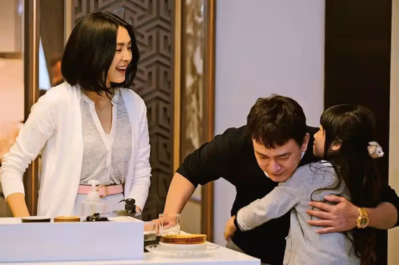 和妻女淪室友！！王識賢結婚17年拼賺錢，家庭丟給老婆，突然醒悟鐵漢變煮夫：為女兒深夜苦讀