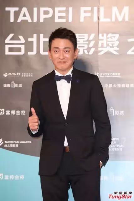 和妻女淪室友！！王識賢結婚17年拼賺錢，家庭丟給老婆，突然醒悟鐵漢變煮夫：為女兒深夜苦讀