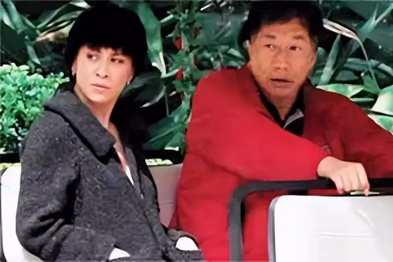 她在34歲時嫁郭台銘,40歲生三胎,結婚14年丈夫72歲了,在其他女人眼中她是不折不扣的成功者