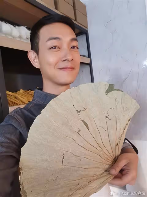 曾因表達愛國心而遭欺凌,知名港星轉戰內地,更有意全家移居上海