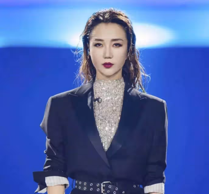「臉盲癥」犯了!娛樂圈中6對「撞臉」的女星,讓人傻傻分不清楚