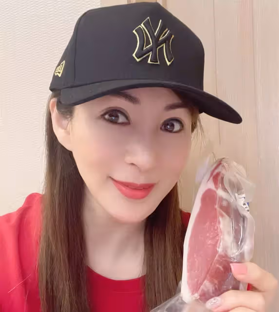 眾港星曬上海封控生活,羅霖開心收免費食物,劉嘉玲億元豪宅隔離