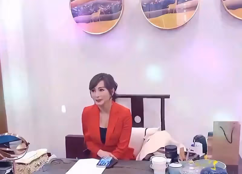 眾港星曬上海封控生活,羅霖開心收免費食物,劉嘉玲億元豪宅隔離