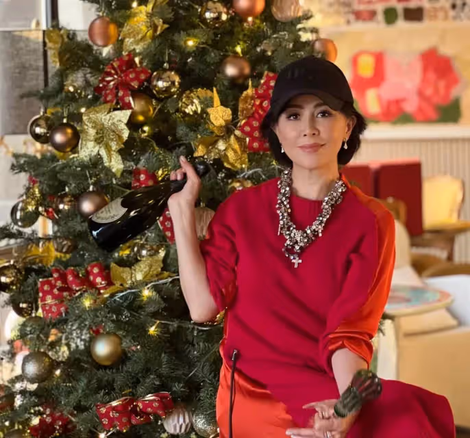 眾港星曬上海封控生活,羅霖開心收免費食物,劉嘉玲億元豪宅隔離