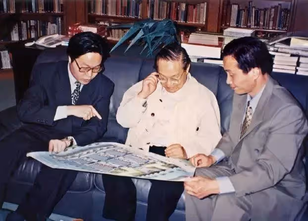 1976年，金庸撕掉失婚書，朱玫鐵了心拒絕：離都離了，沒有回頭路