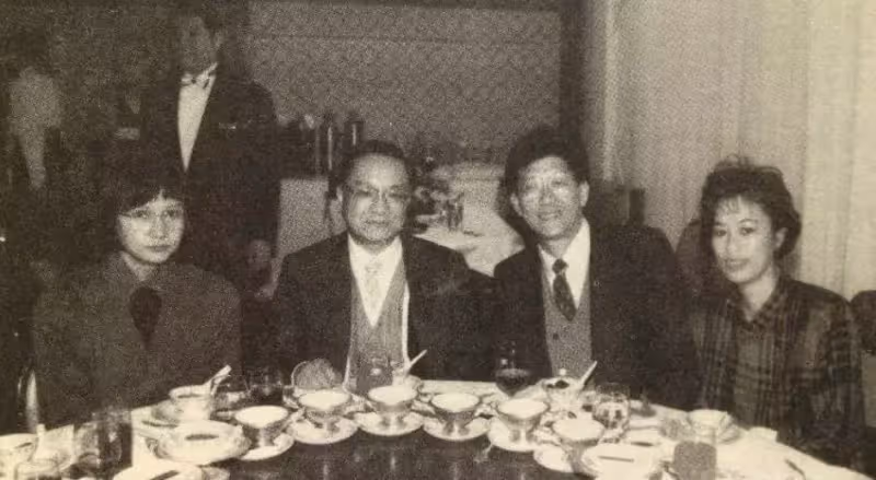 1976年，金庸撕掉失婚書，朱玫鐵了心拒絕：離都離了，沒有回頭路