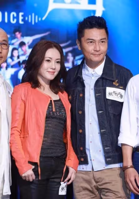 李麗珍真看不出有55歲了,穿薄紗內搭有嫵媚感,顏值超能抗,網友:魅力絲毫不減當年