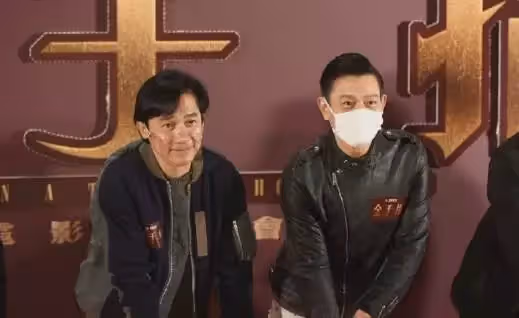 劉德華為電影嘗試新髮型！燙完效果引爆笑，白頭髮藏不住惹人心疼