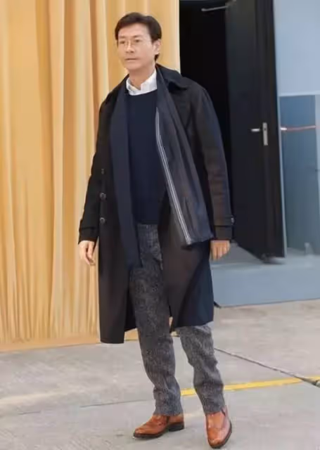 劉德華為電影嘗試新髮型！燙完效果引爆笑，白頭髮藏不住惹人心疼