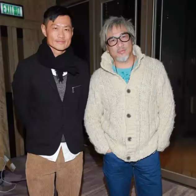 57歲「金牌綠葉」黃德斌近況曝光,曾無戲可拍做苦力,操勞過度致耳聾,患難18年嬌妻不離不棄,今越老越型離巢重獲新生