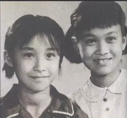 愛過蔡國慶，為愛未婚生子，分手後帶著男友兒子嫁給朋友，現54歲苦盡甘來事業更上一層樓，被老公寵成公主
