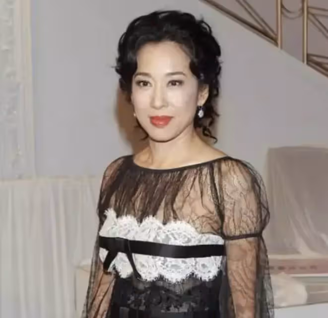郭晶晶婆婆朱玲玲：50歲再當新娘，沒辦法不嫁，他太寵我了