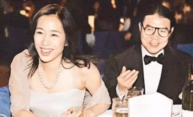 郭晶晶婆婆朱玲玲：50歲再當新娘，沒辦法不嫁，他太寵我了