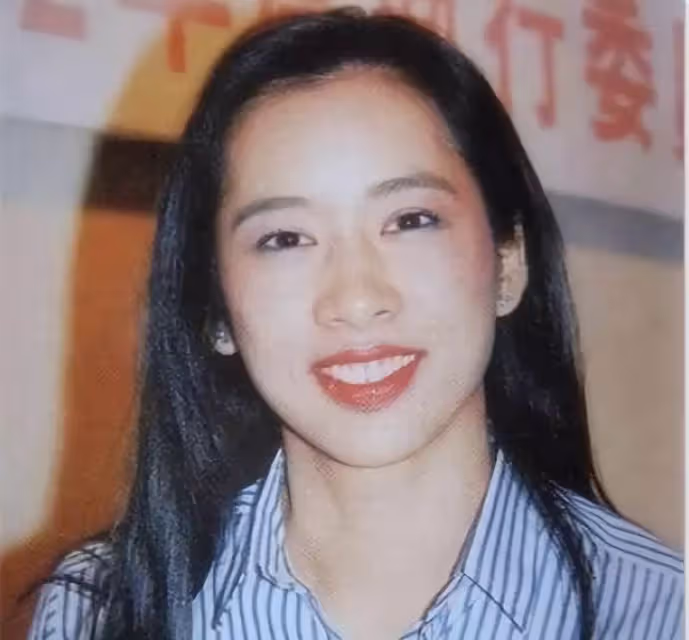 郭晶晶婆婆朱玲玲：50歲再當新娘，沒辦法不嫁，他太寵我了