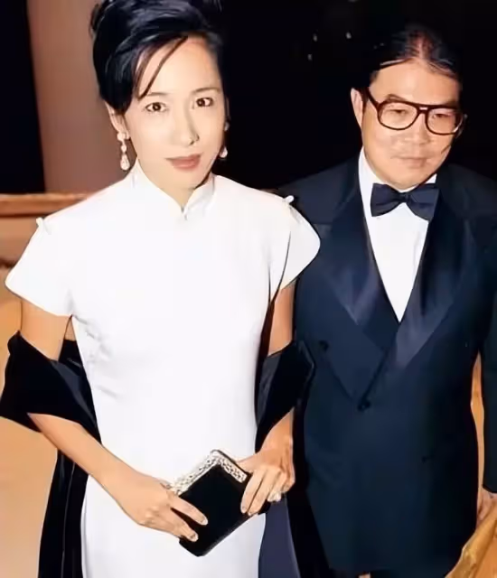 郭晶晶婆婆朱玲玲:50歲再當新娘,沒辦法不嫁,他太寵我了