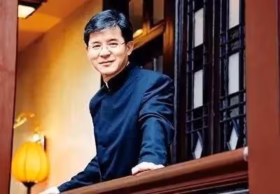 郭晶晶婆婆朱玲玲:50歲再當新娘,沒辦法不嫁,他太寵我了