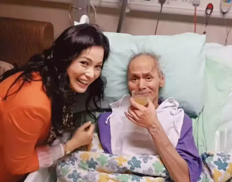 66歲劉家輝近照曝光，滿頭白髮精神奕奕，癱瘓後留居老人院已11年！