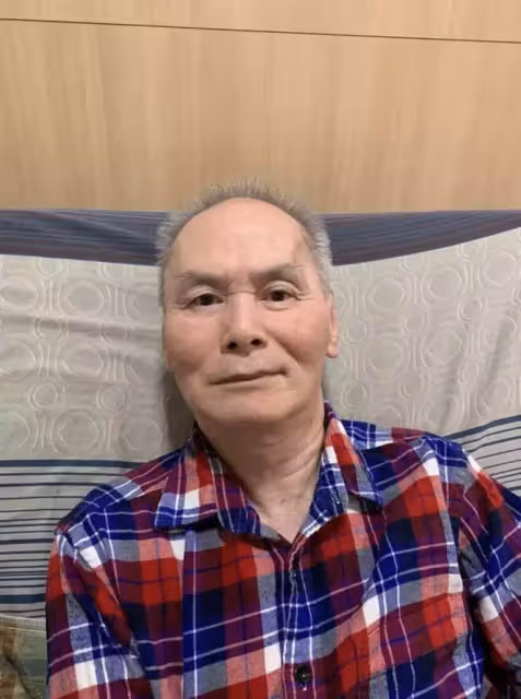 66歲劉家輝近照曝光，滿頭白髮精神奕奕，癱瘓後留居老人院已11年！