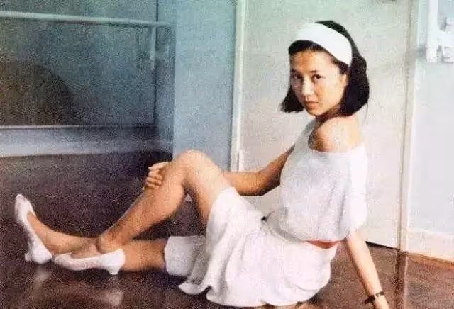 賭王四太梁安琪:打4份工,拒絕每月10萬「包養」,成就百億人生