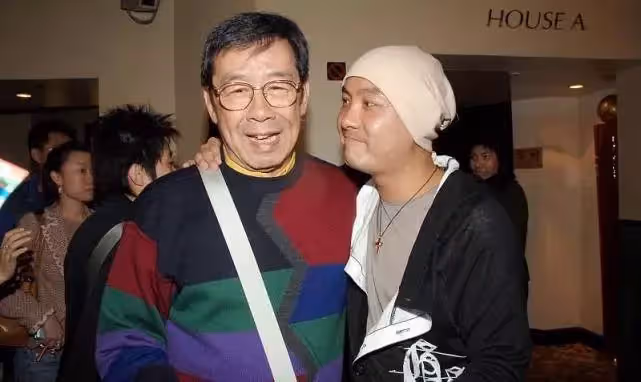 89歲胡楓近照曝光,西裝筆挺精神奕奕,喪妻後與86歲羅蘭形影不離,網友感歎:這是最好的友情,讓人羨慕