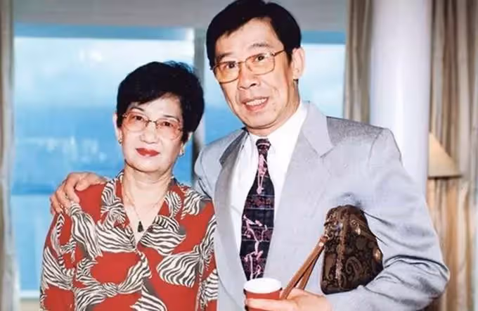 89歲胡楓近照曝光,西裝筆挺精神奕奕,喪妻後與86歲羅蘭形影不離,網友感歎:這是最好的友情,讓人羨慕