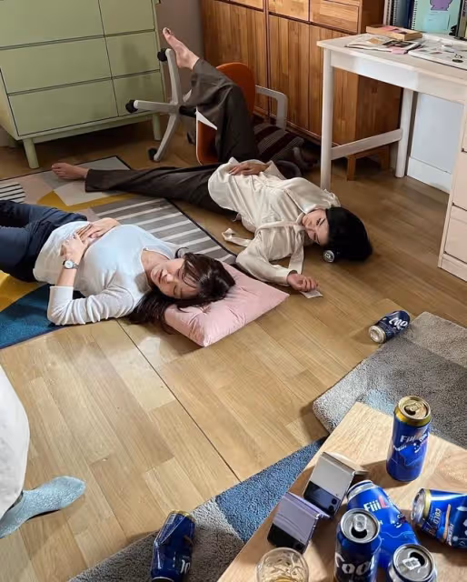 《社內》金世正、薛仁雅私下好閨蜜!互拍搞怪照、不介意穿姐妹裝