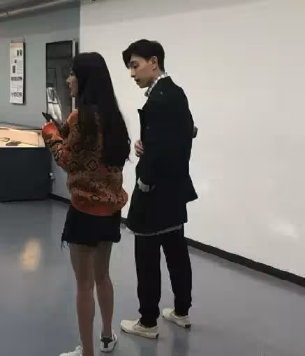 33歲楊冪「超細鉛筆腿」被封演藝圈神腿~民眾巧遇本尊「真實身材照曝光」網看傻:這誰頂得住!