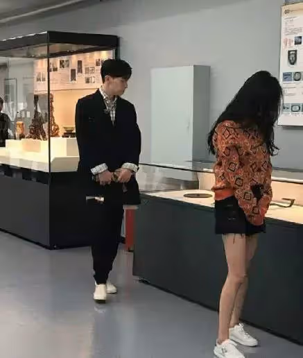 33歲楊冪「超細鉛筆腿」被封演藝圈神腿~民眾巧遇本尊「真實身材照曝光」網看傻:這誰頂得住!