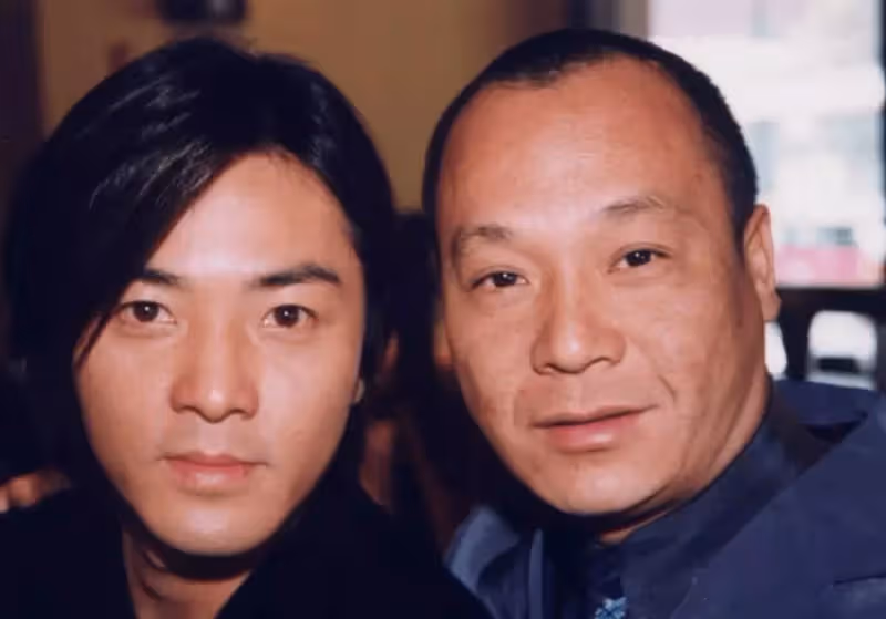 「四大惡人之首」臨走前3天「賭光千萬家產」 ,「終生未娶無子」周潤發一手操辦葬禮!