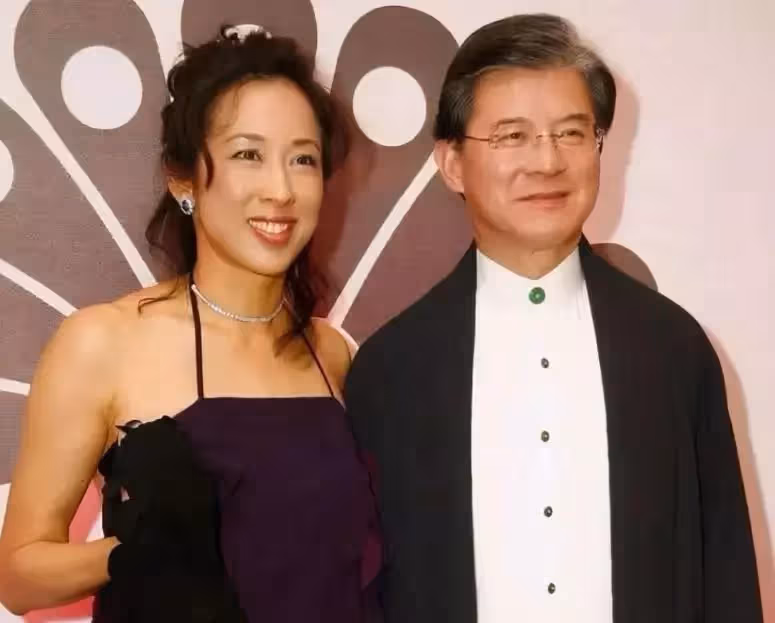 港圈「頂級美人」的豪門生活,夜深人靜時,可有人曾後悔過?