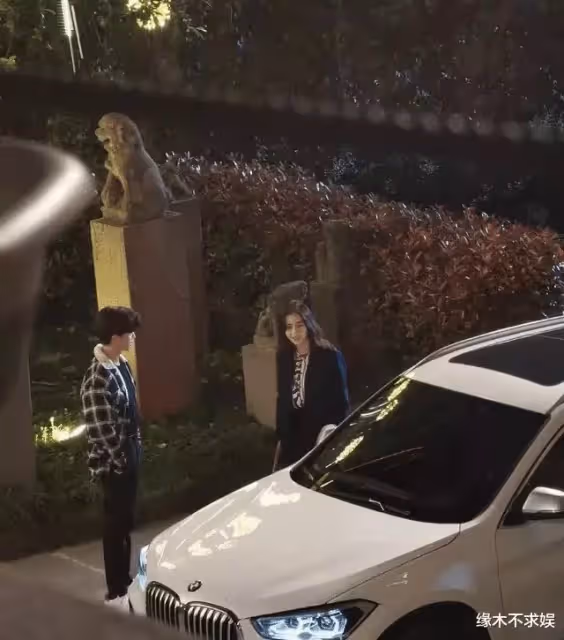 32歲任嘉倫線下被拍,行色匆匆拉風上鏡